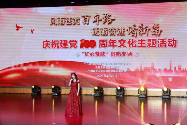 时尚芭比做美甲